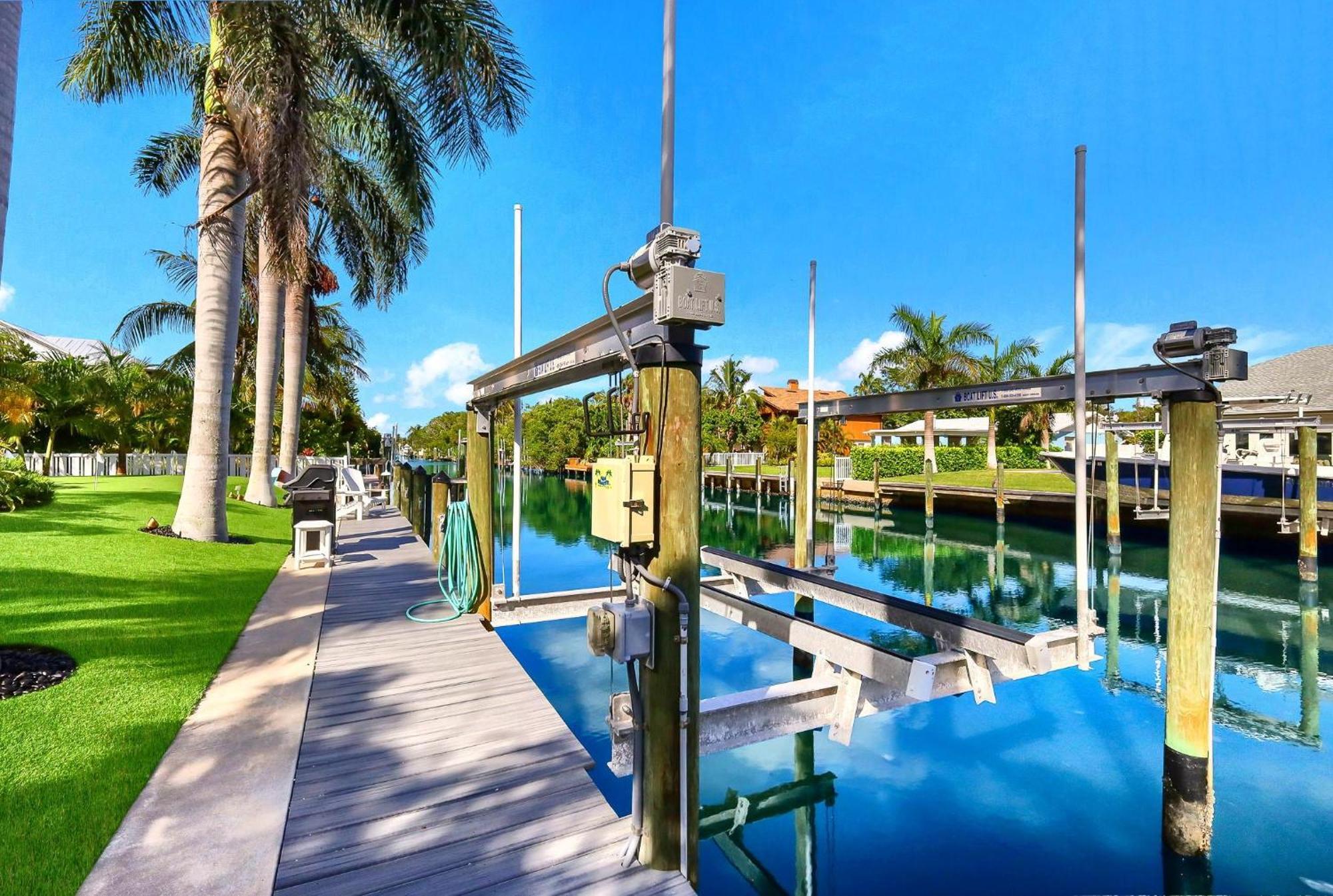 Vila Bikinis And Martinis Waterfront Canal Anna Maria Exteriér fotografie