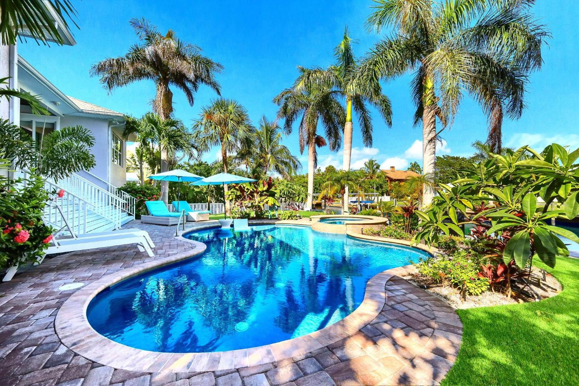 Vila Bikinis And Martinis Waterfront Canal Anna Maria Exteriér fotografie