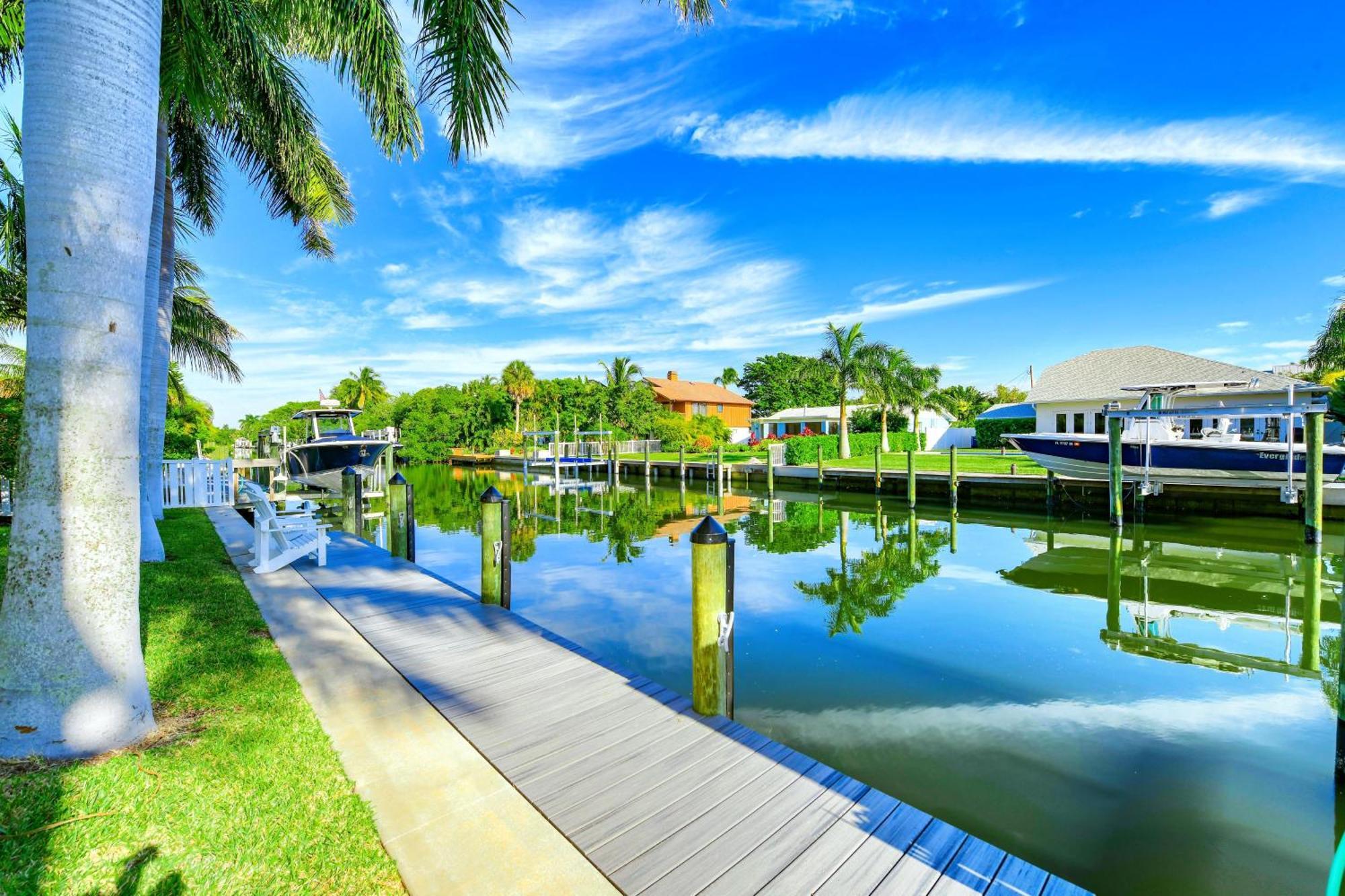 Vila Bikinis And Martinis Waterfront Canal Anna Maria Exteriér fotografie