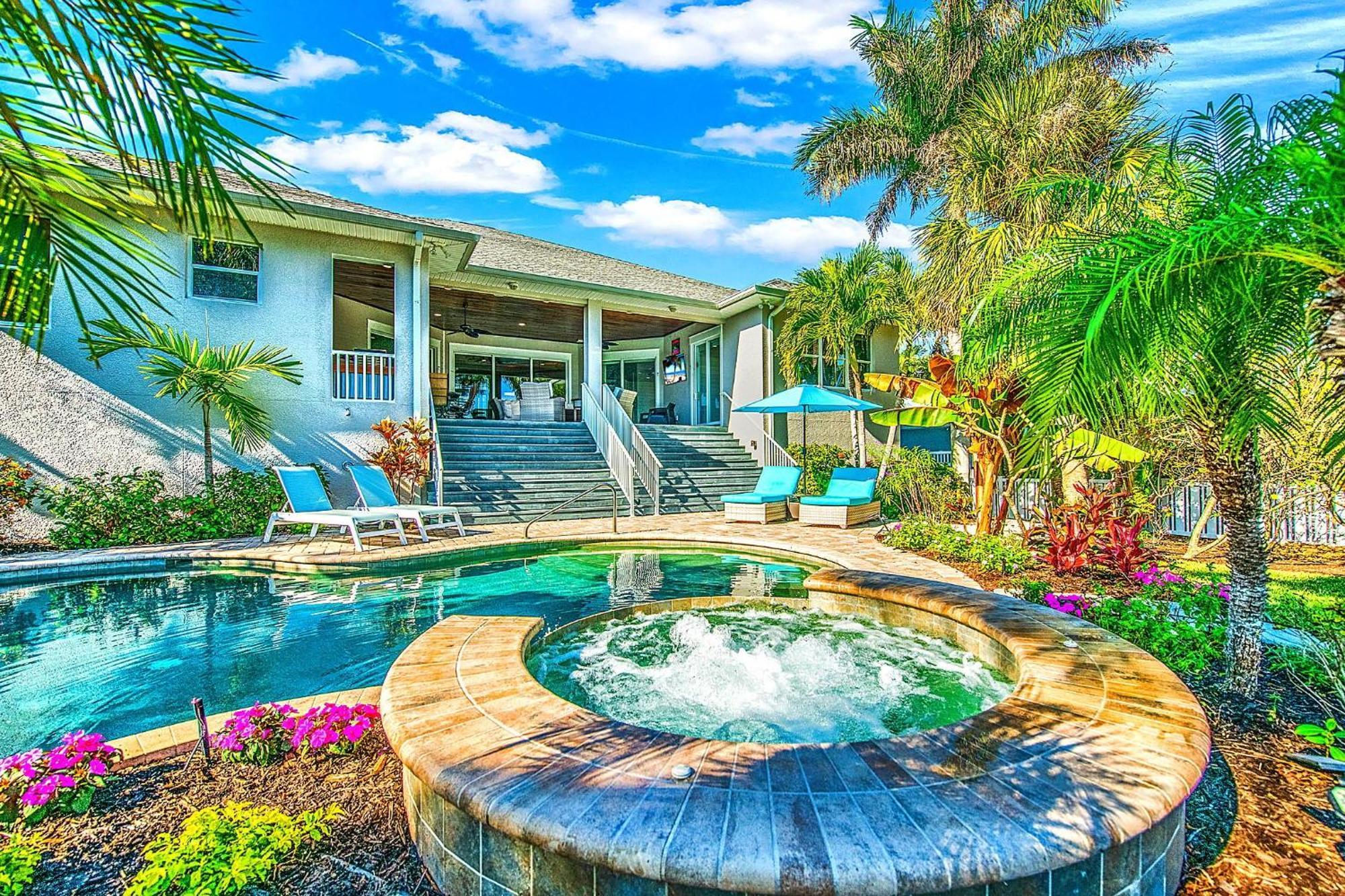 Vila Bikinis And Martinis Waterfront Canal Anna Maria Exteriér fotografie