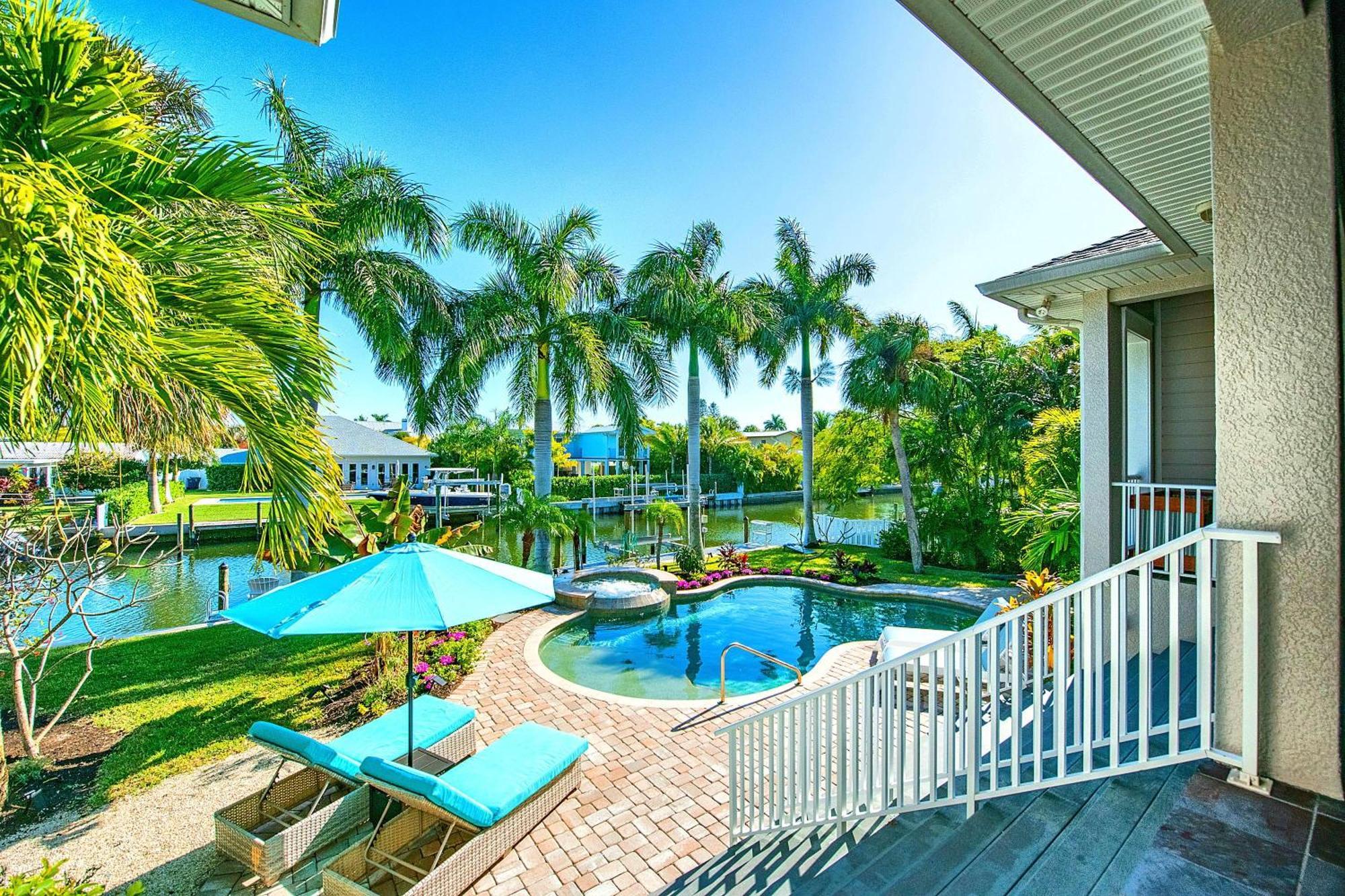 Vila Bikinis And Martinis Waterfront Canal Anna Maria Exteriér fotografie