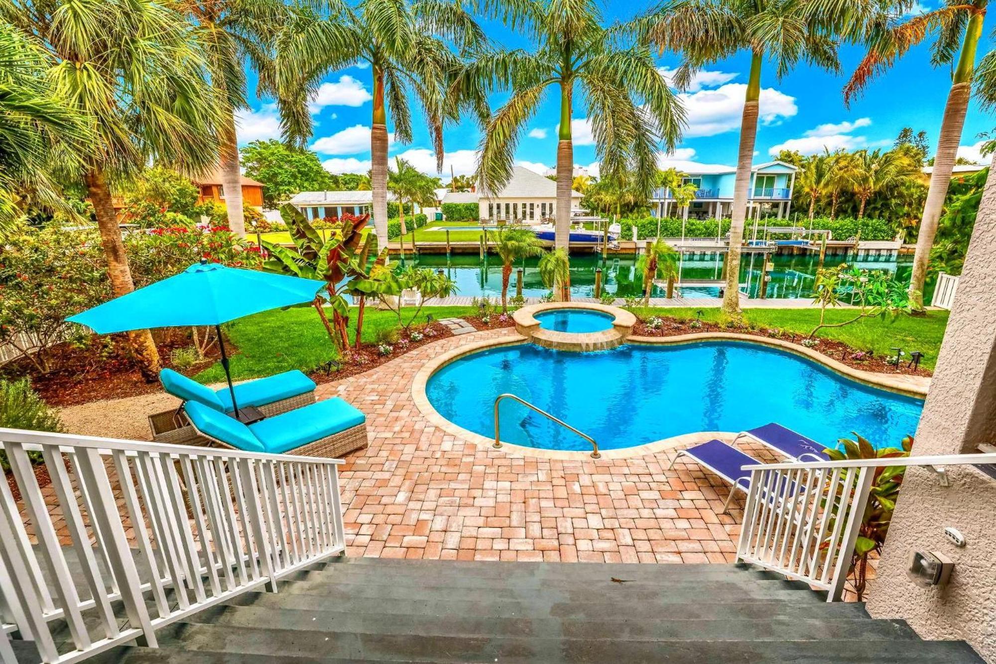 Vila Bikinis And Martinis Waterfront Canal Anna Maria Exteriér fotografie